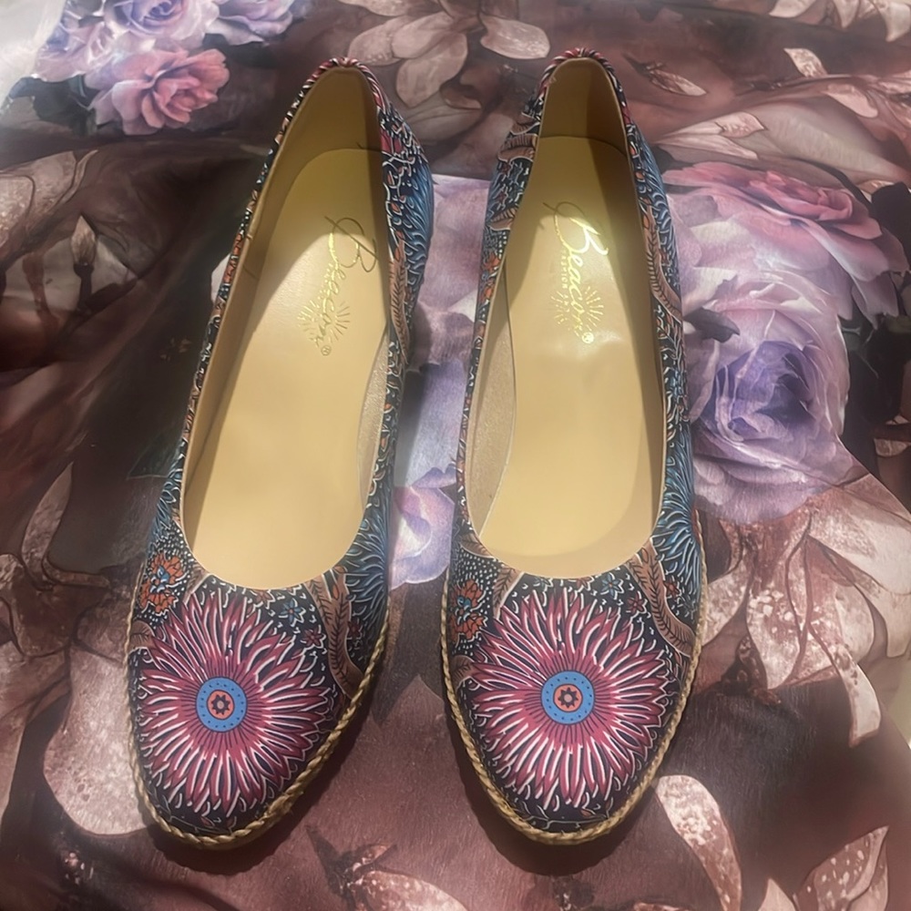 Beacon wedge floral pointed shoes  size 8W. Used once.